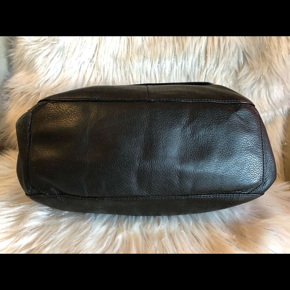 SOLD!!!  💯% Authentic Tory Burch Chain Bag - Picture 4 of 6